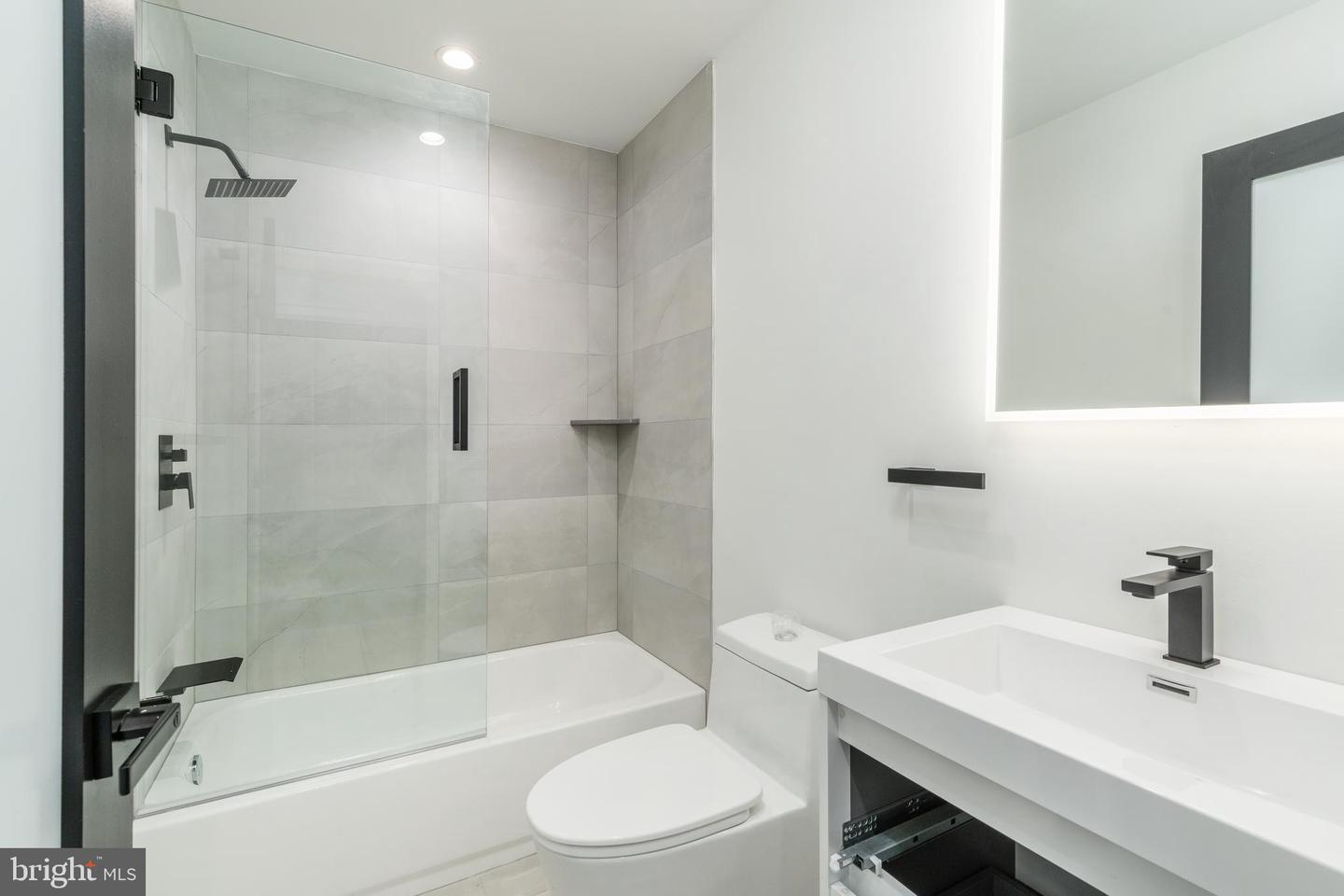 2603-2619 E Boston St Property Photo 26