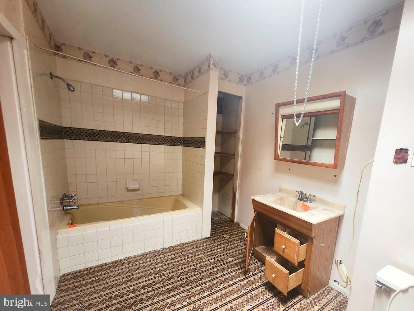 5221 Church Rd Property Photo 9