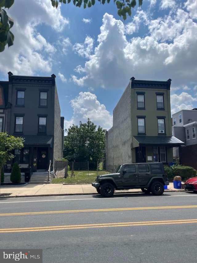 3132-3134 W Montgomery Ave Property Photo 1