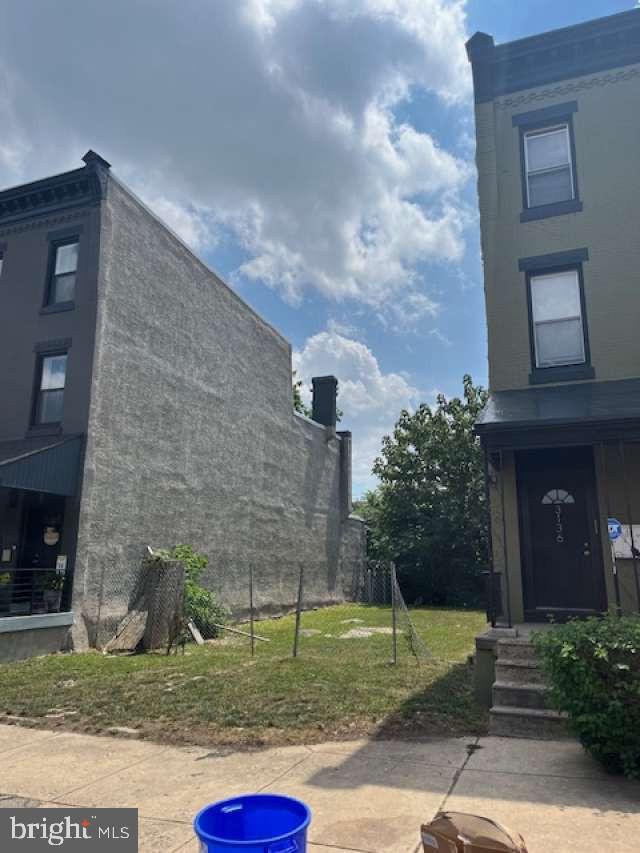 3132-3134 W Montgomery Ave Property Photo 2