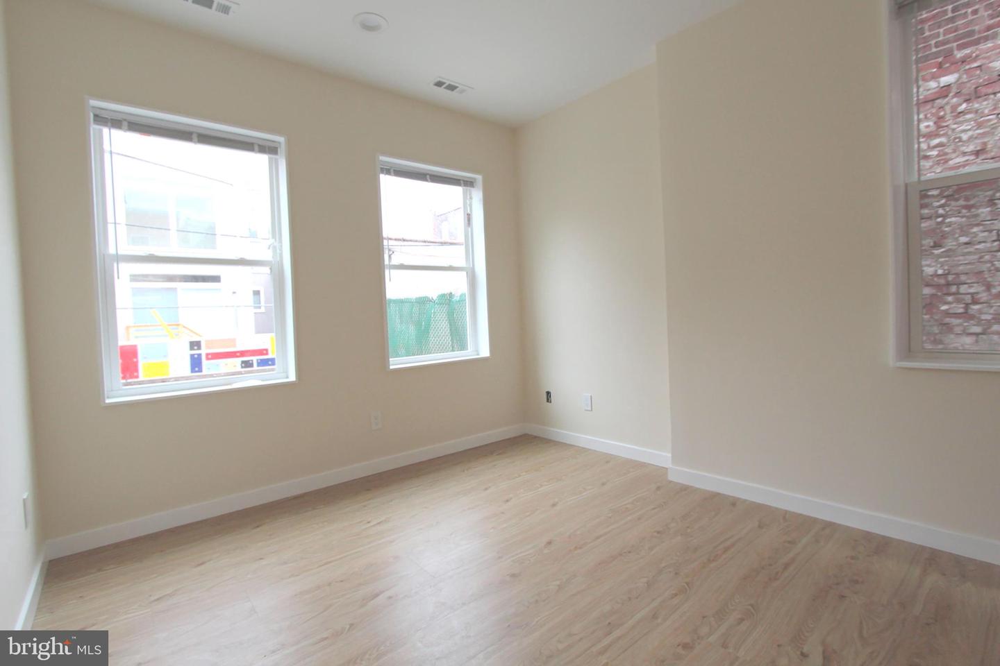 2033 E Dauphin St Property Photo 5