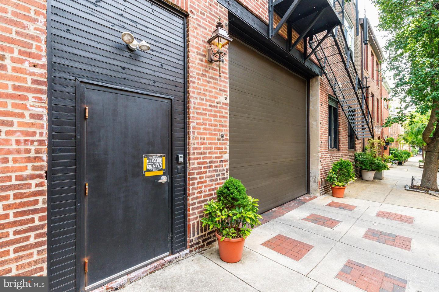 710-16 S American St Property Photo