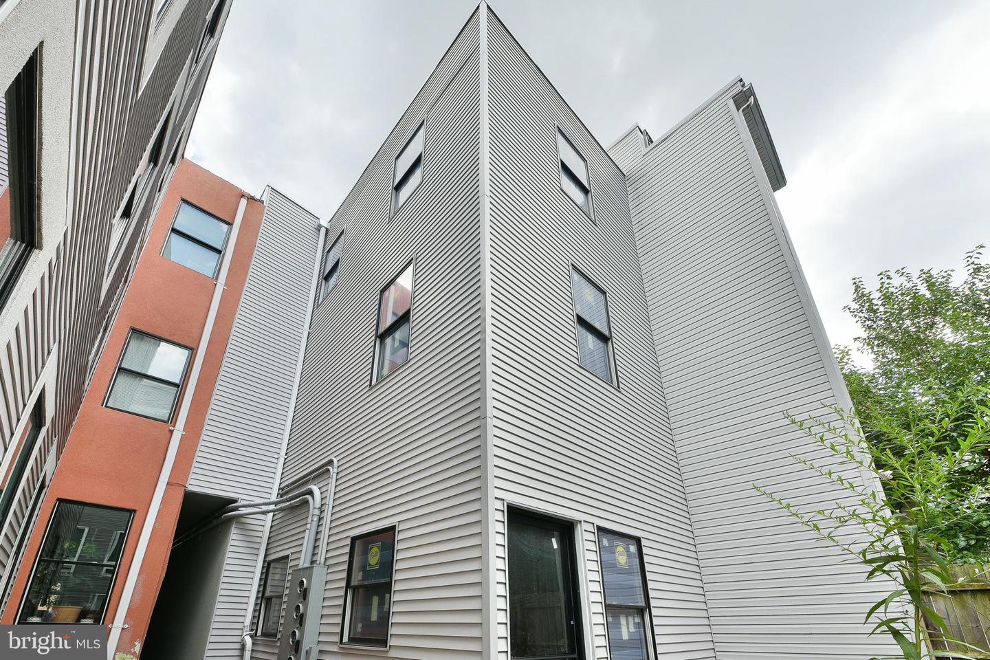 1808 FRANKFORD AVE Property Photo 1