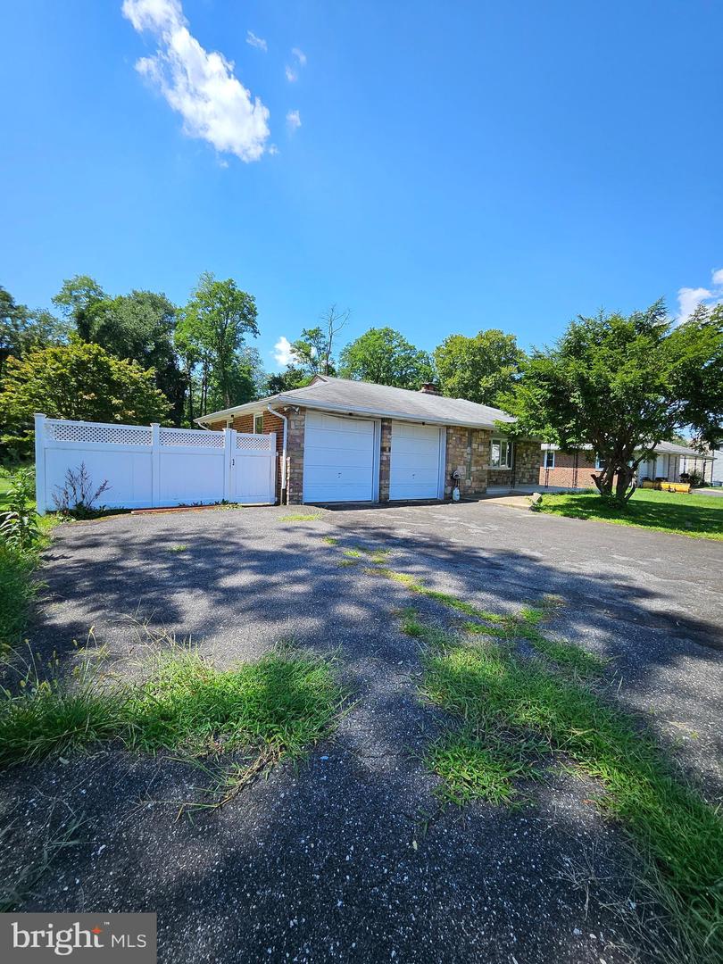 850 Byberry Rd Property Photo