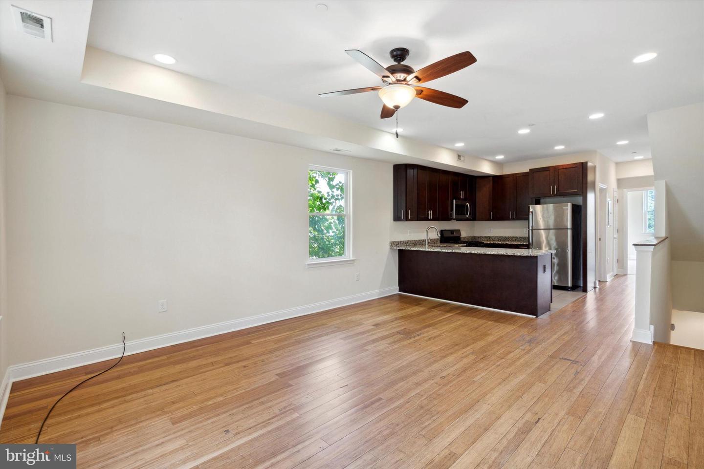 1832 W MONTGOMERY AVE #B Property Photo 1