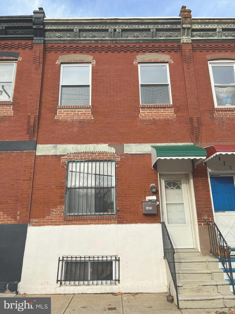 1423 W STILES ST Property Photo 1