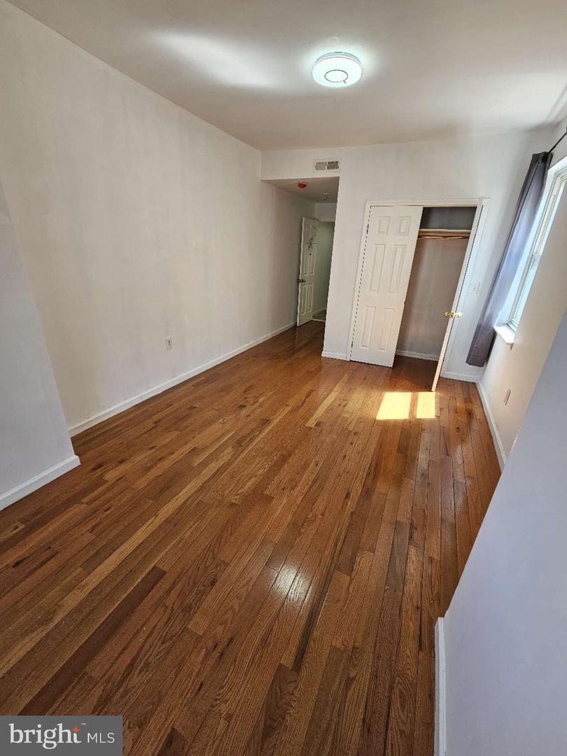 1423 W Stiles St Property Photo 3