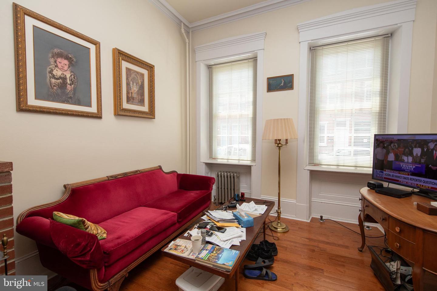 1127 Green St Property Photo 4