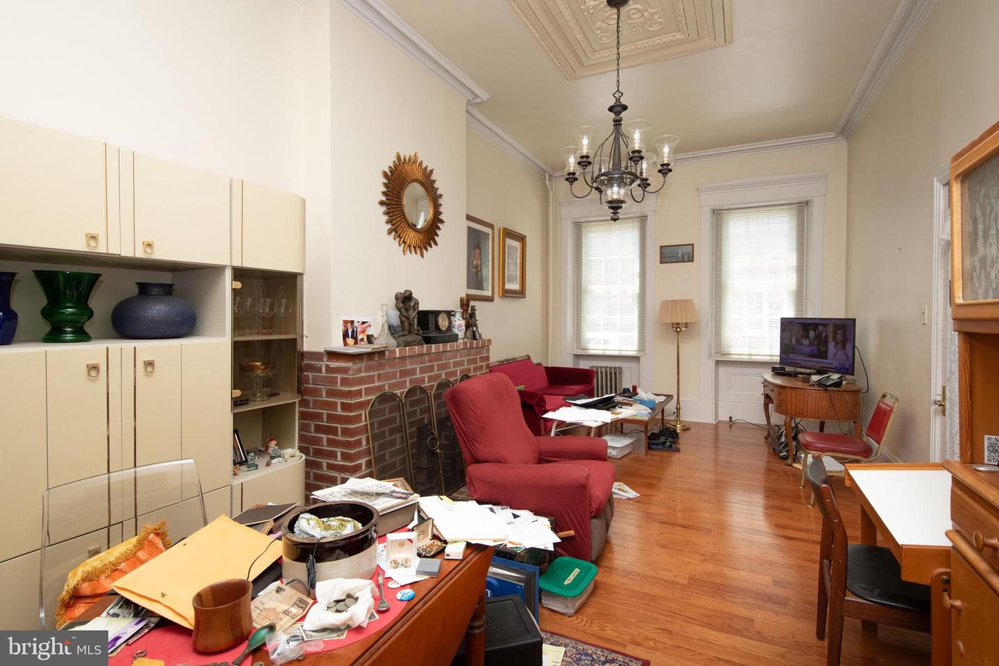 1127 Green St Property Photo 7