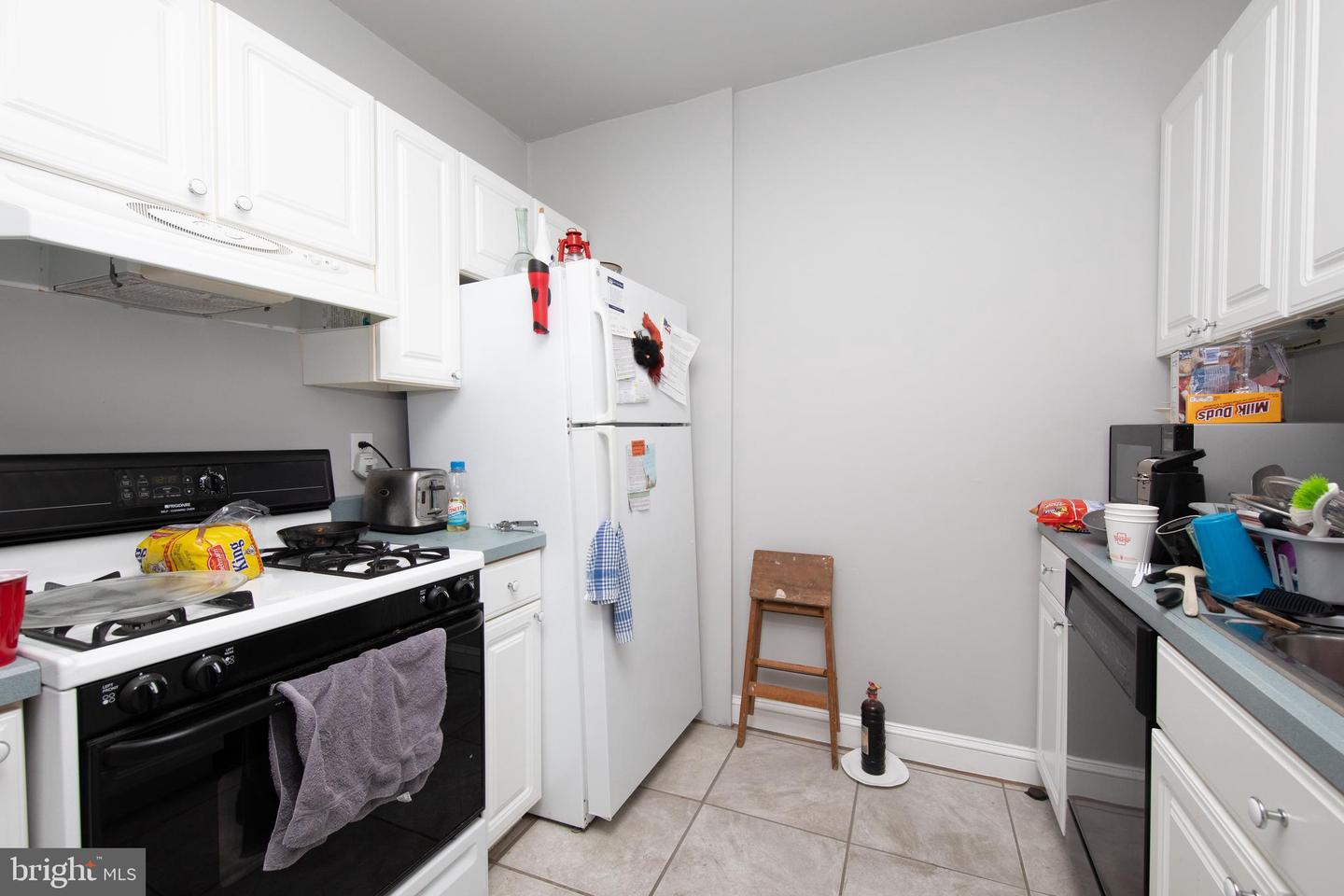 1127 Green St Property Photo 9