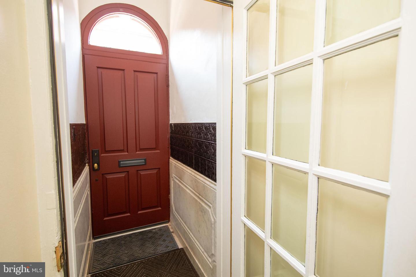 1127 Green St Property Photo 11