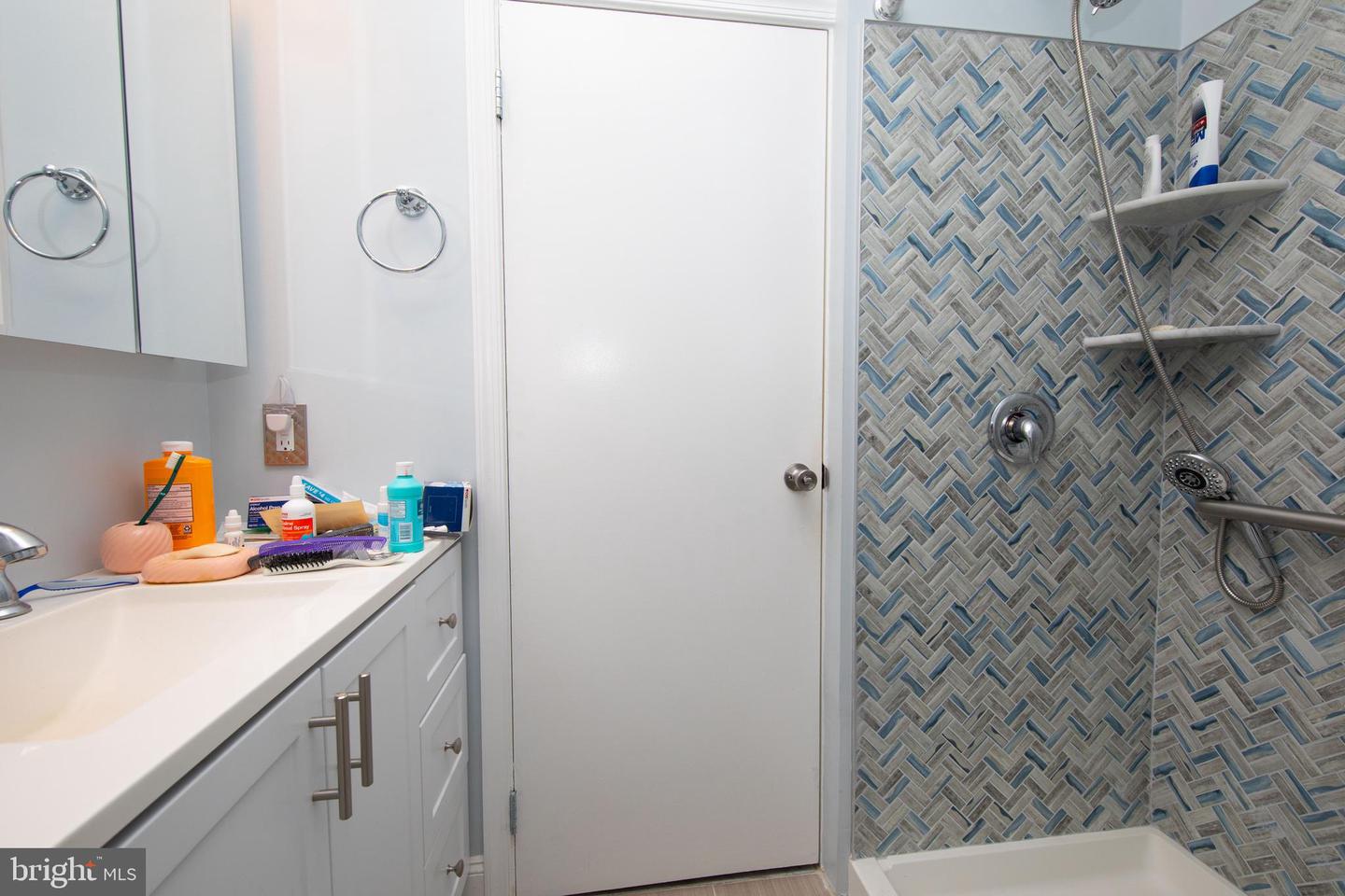 1127 Green St Property Photo 13