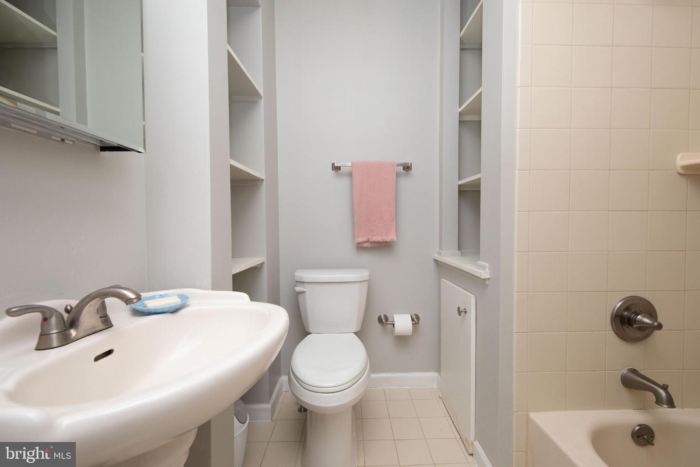 1127 Green St Property Photo 19