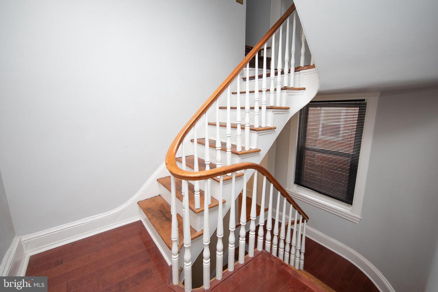 1127 Green St Property Photo 23