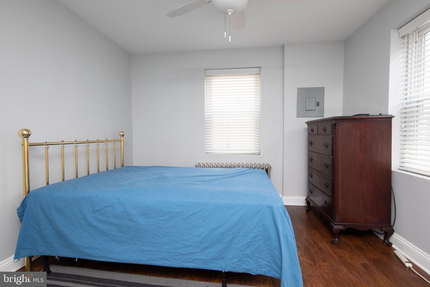 1127 Green St Property Photo 26