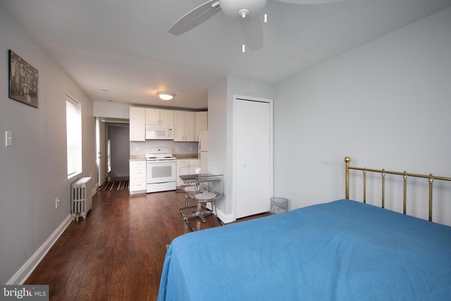 1127 Green St Property Photo 27
