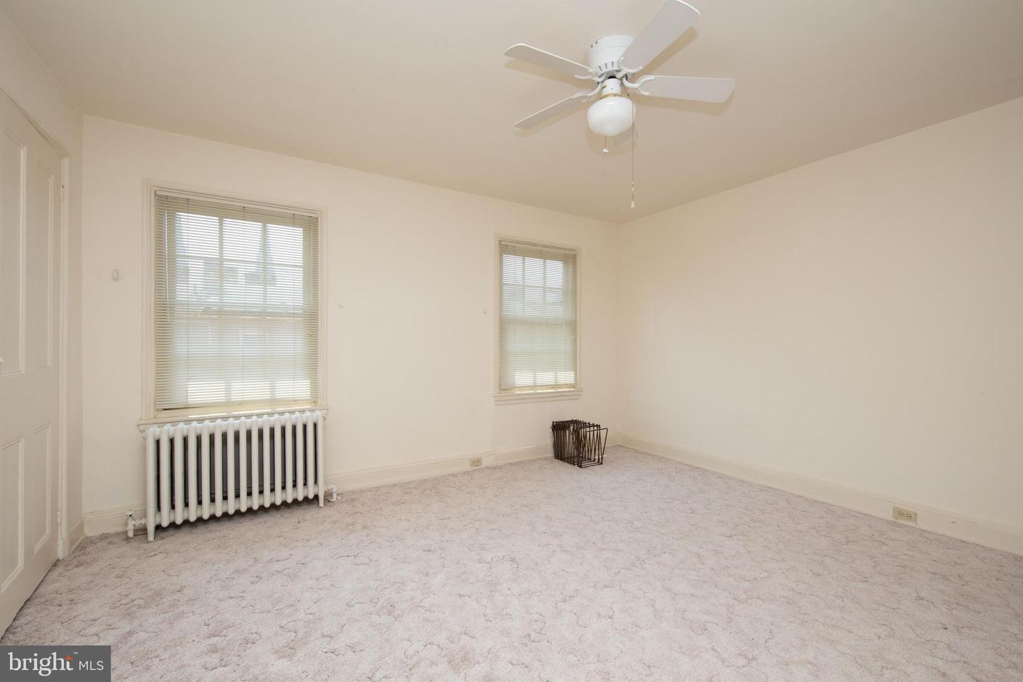 1127 Green St Property Photo 33