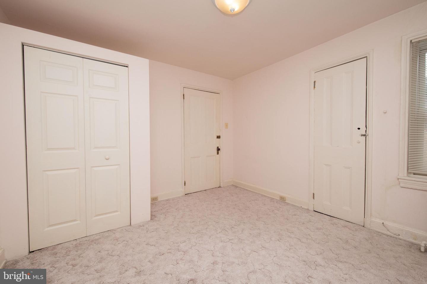 1127 Green St Property Photo 34