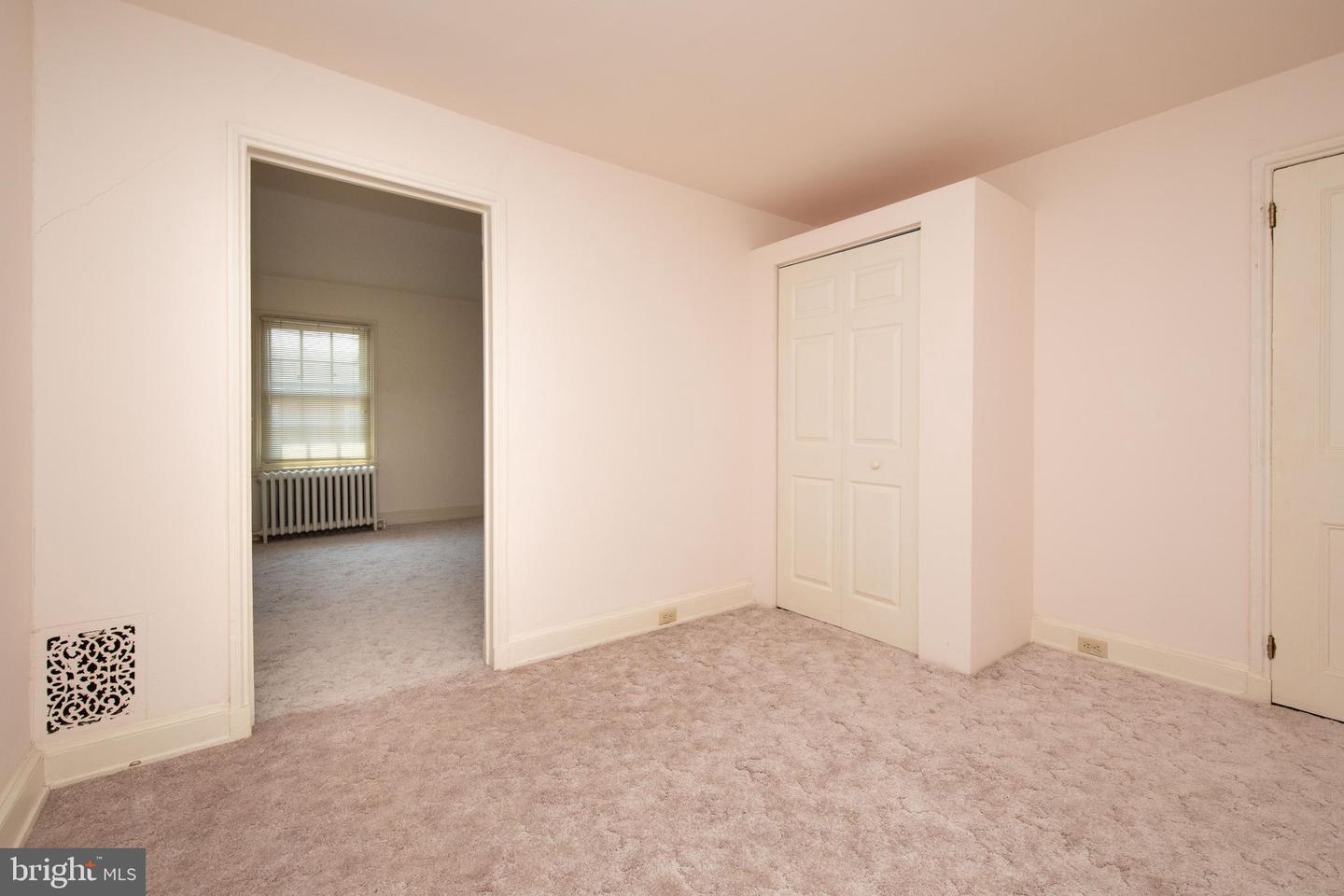 1127 Green St Property Photo 35