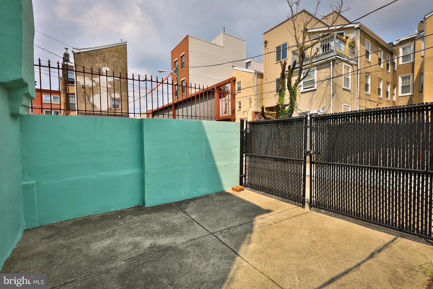 1127 Green St Property Photo 38