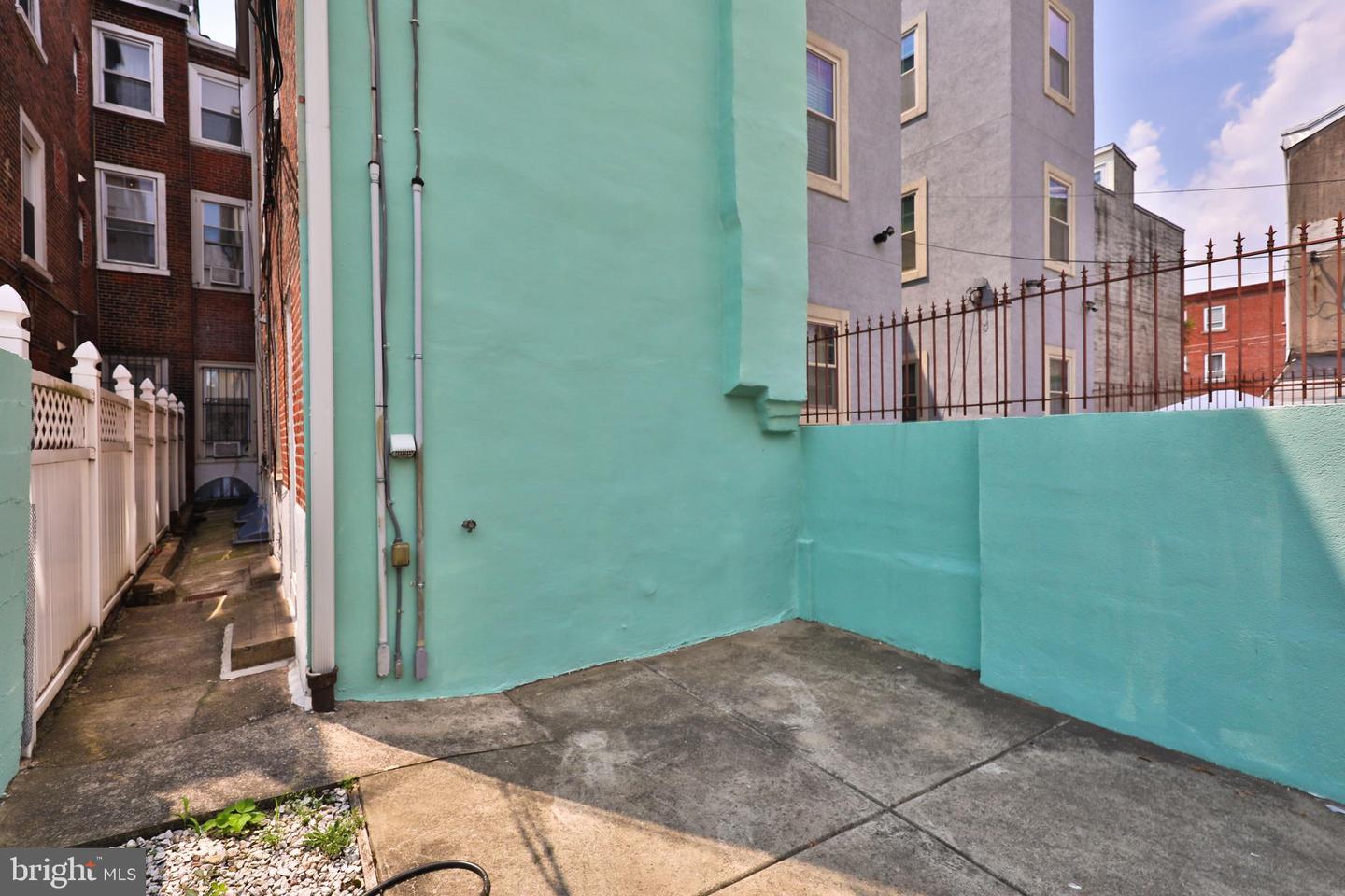 1127 Green St Property Photo 39