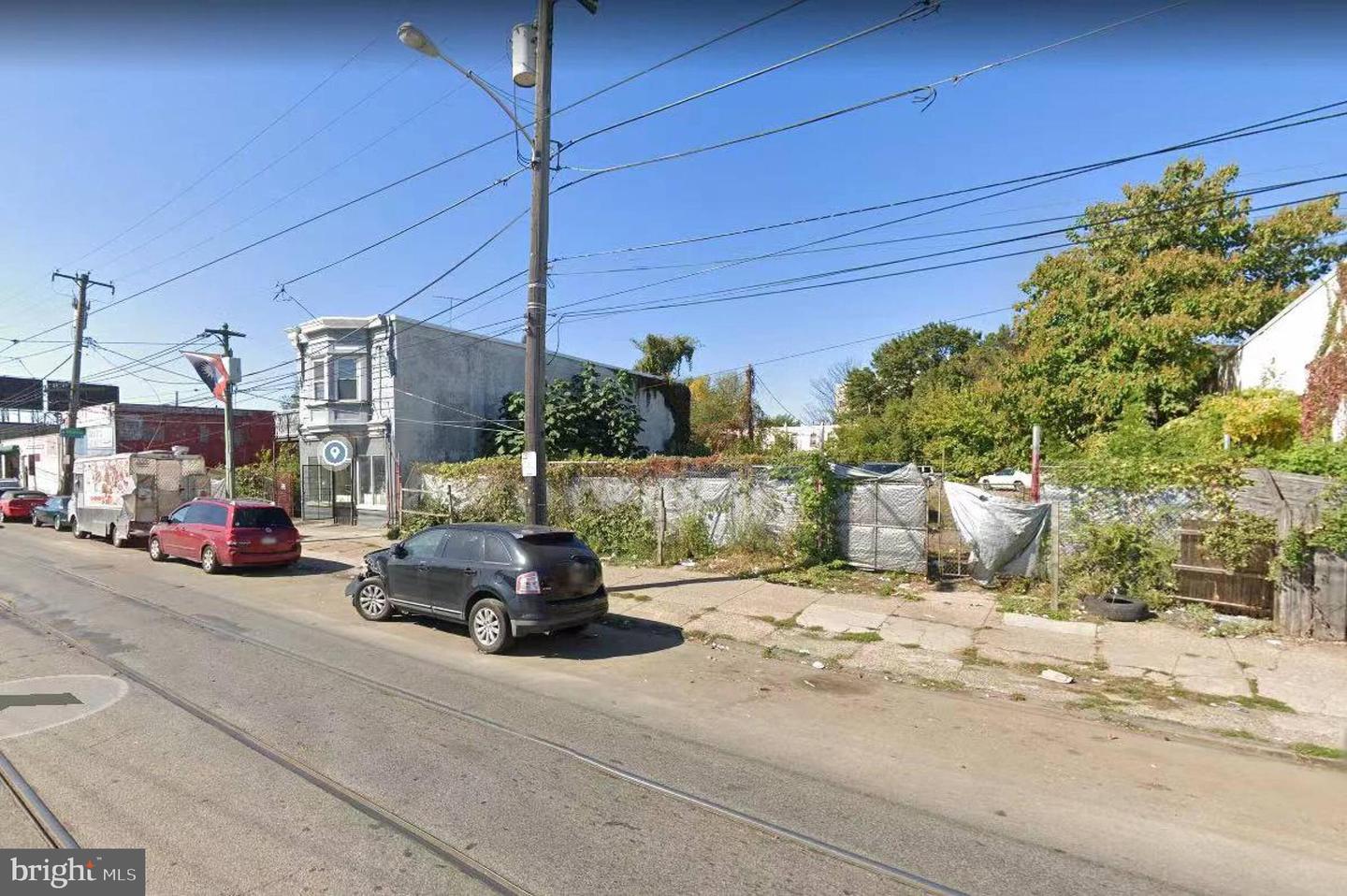5809-5821 Woodland Ave Property Photo 2