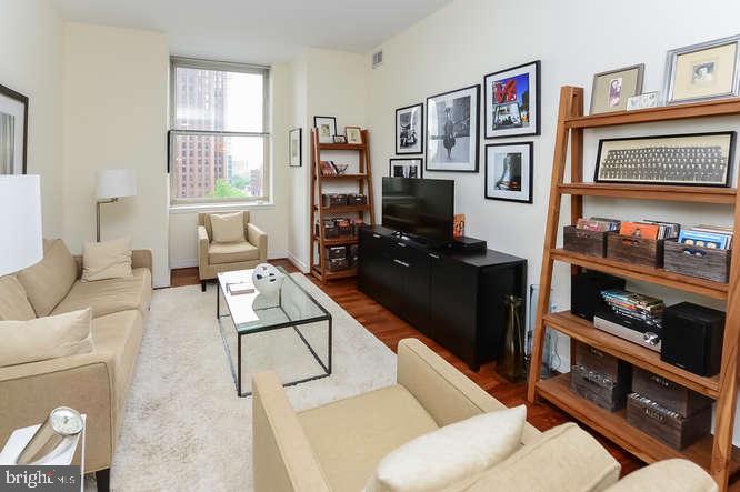 1600-18 Arch St #1407 Property Photo 6