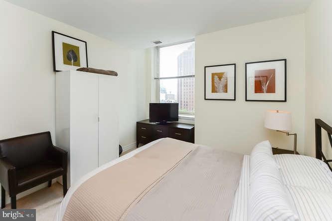 1600-18 Arch St #1407 Property Photo 8