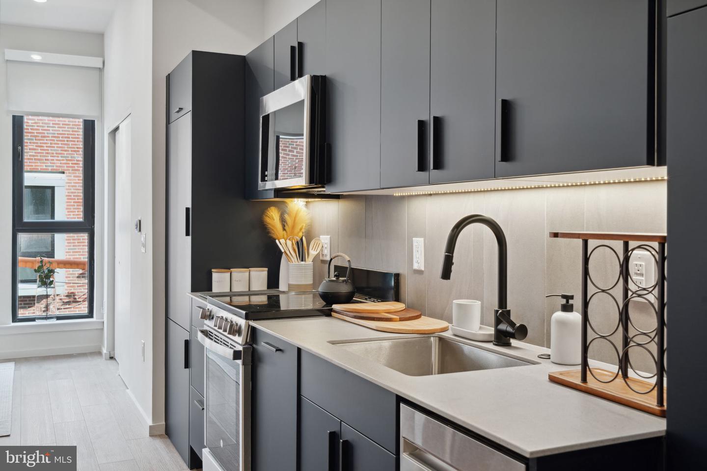 1705 N AMERICAN ST #STUDIO Property Photo 1