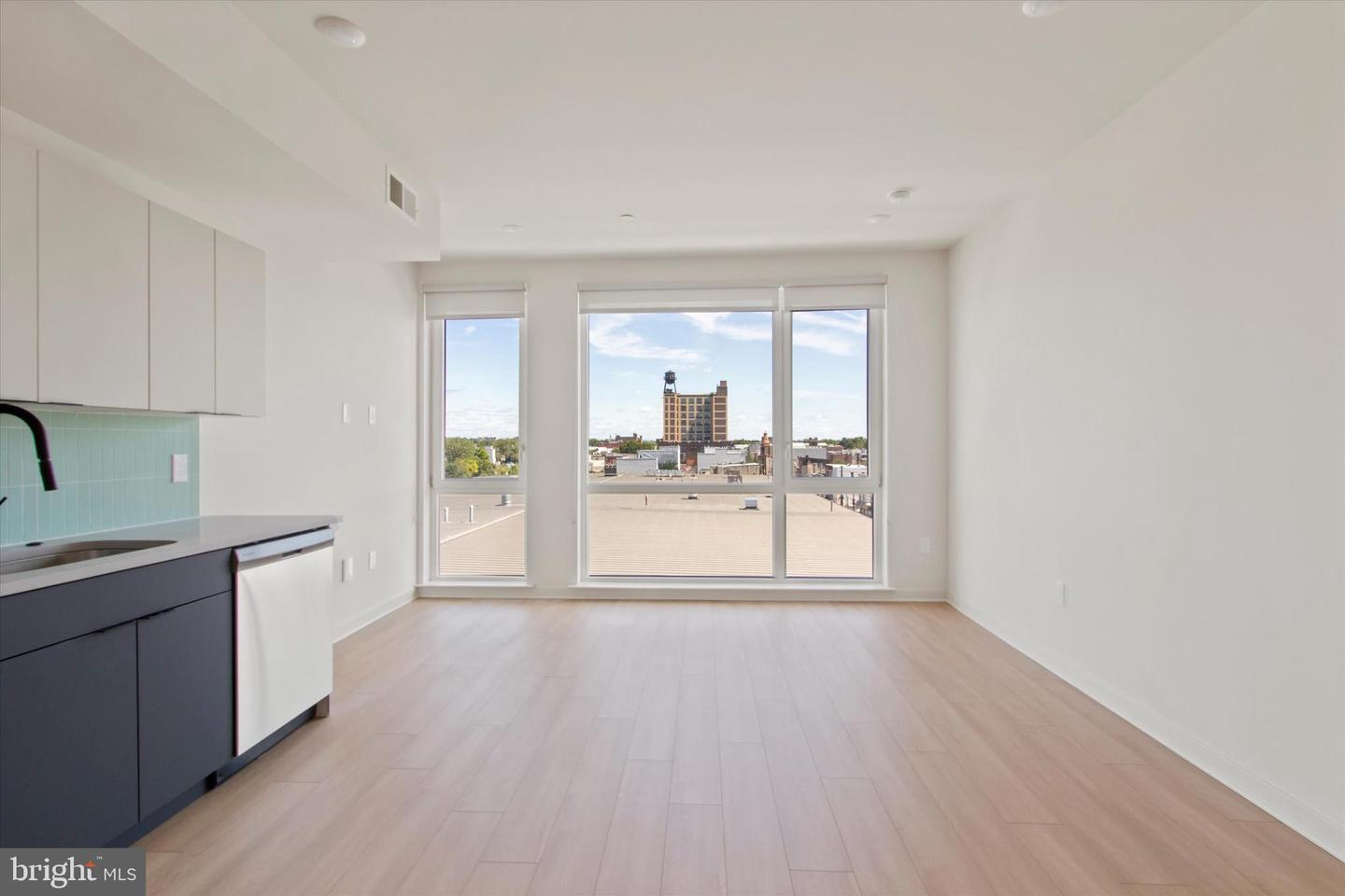 1775 N American St #studio Property Photo 6