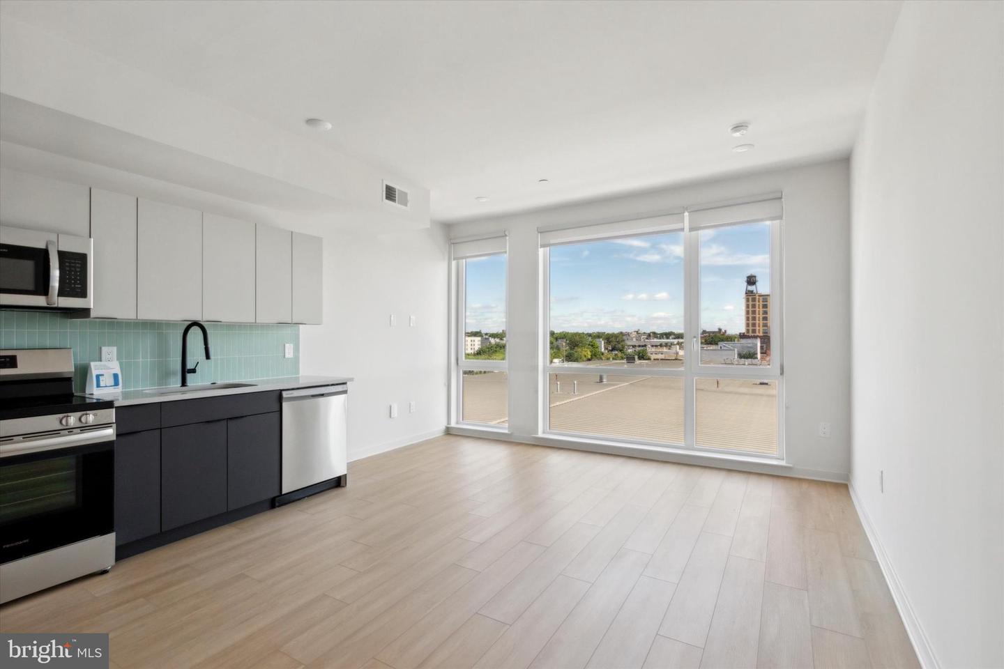 1775 N American St #studio Property Photo 7