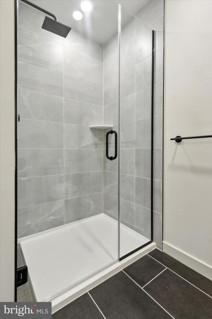 1775 N American St #studio Property Photo 8