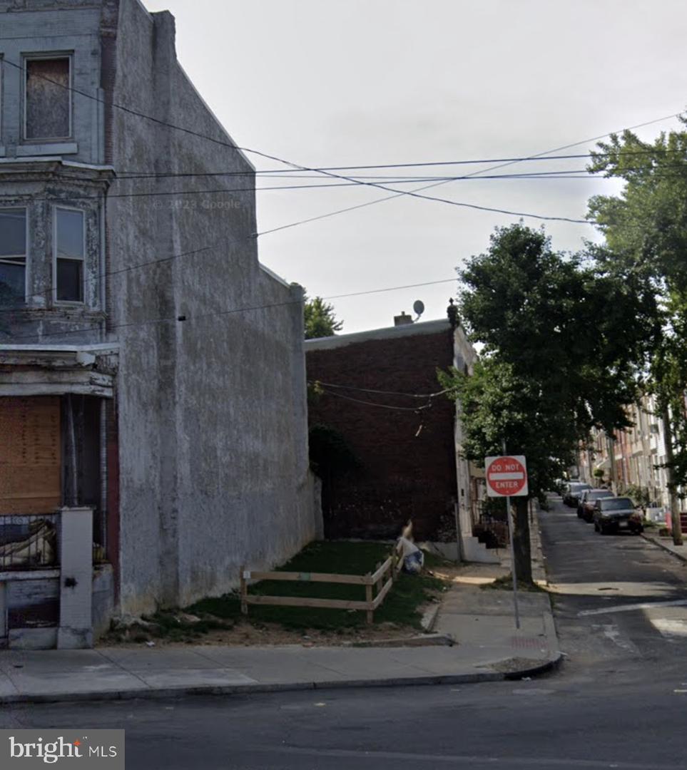1702 W Glenwood Ave Property Photo 1