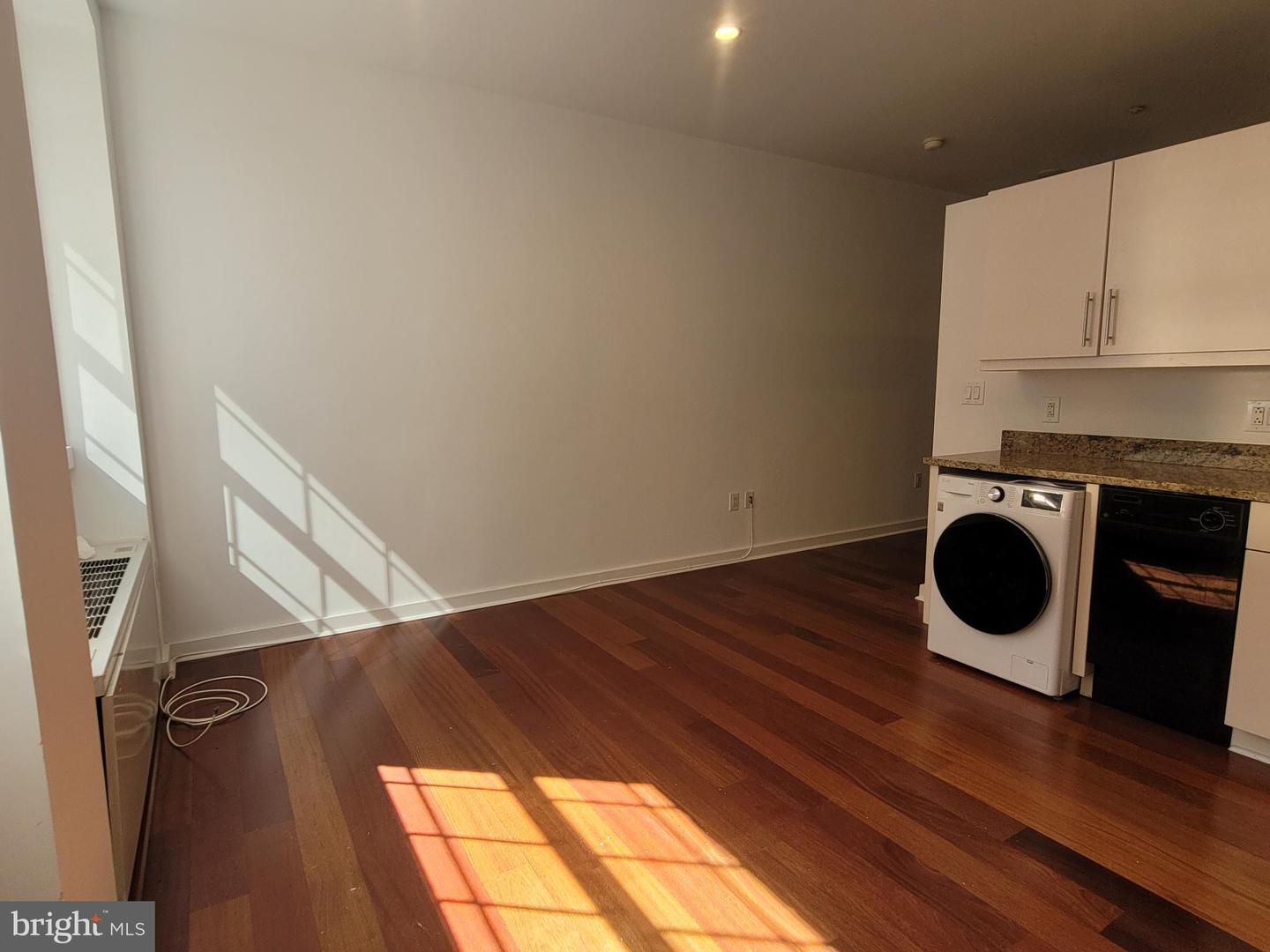219-29 S 18th St #409 Property Photo 5