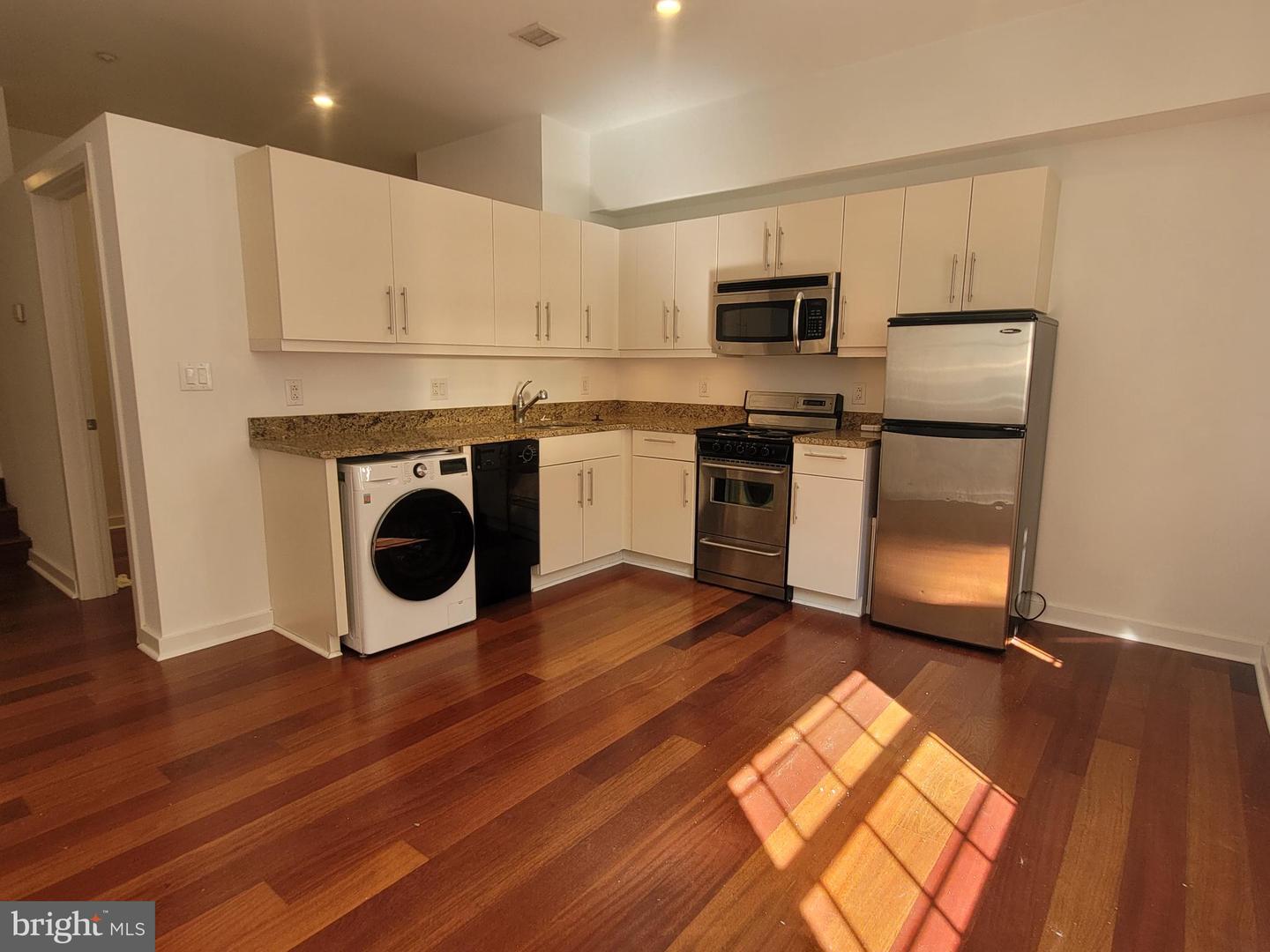 219-29 S 18th St #409 Property Photo 6