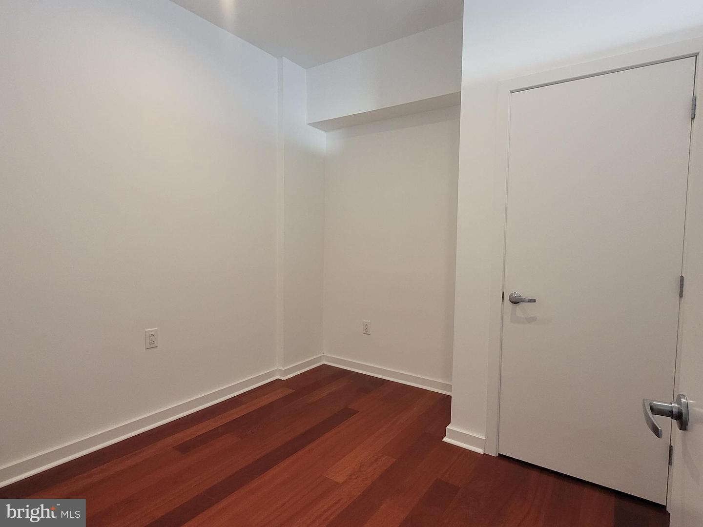 219-29 S 18th St #409 Property Photo 8