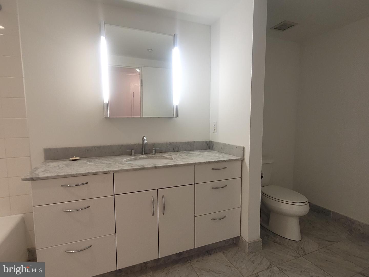 219-29 S 18th St #409 Property Photo 10