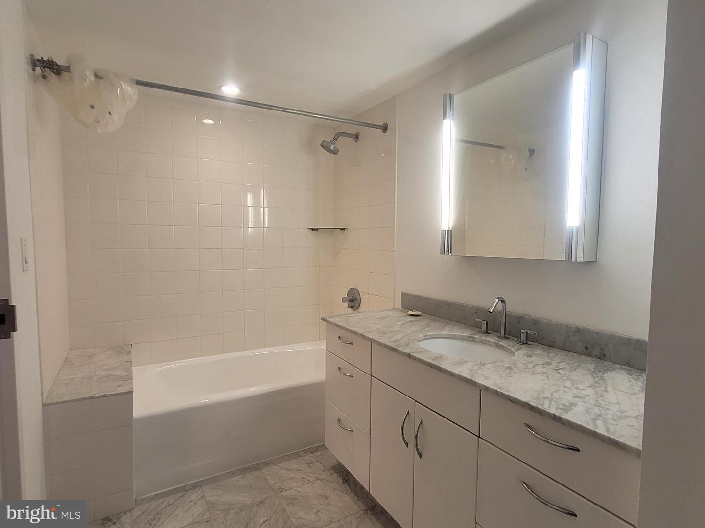 219-29 S 18th St #409 Property Photo 11