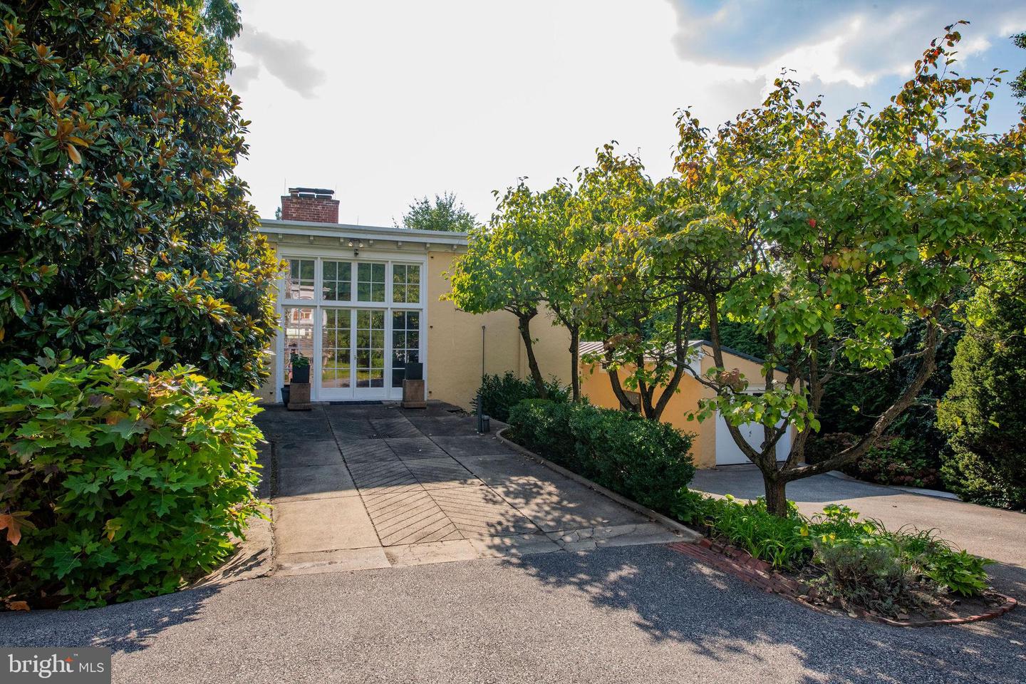 141 BETHLEHEM PIKE Property Photo 1