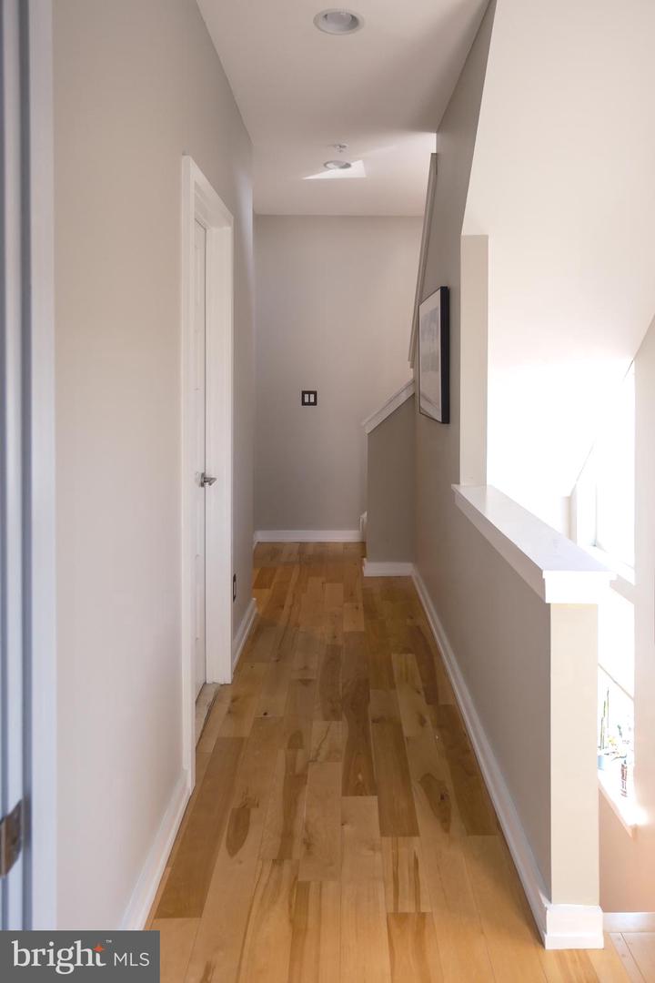 1100 E Hewson St Property Photo 15