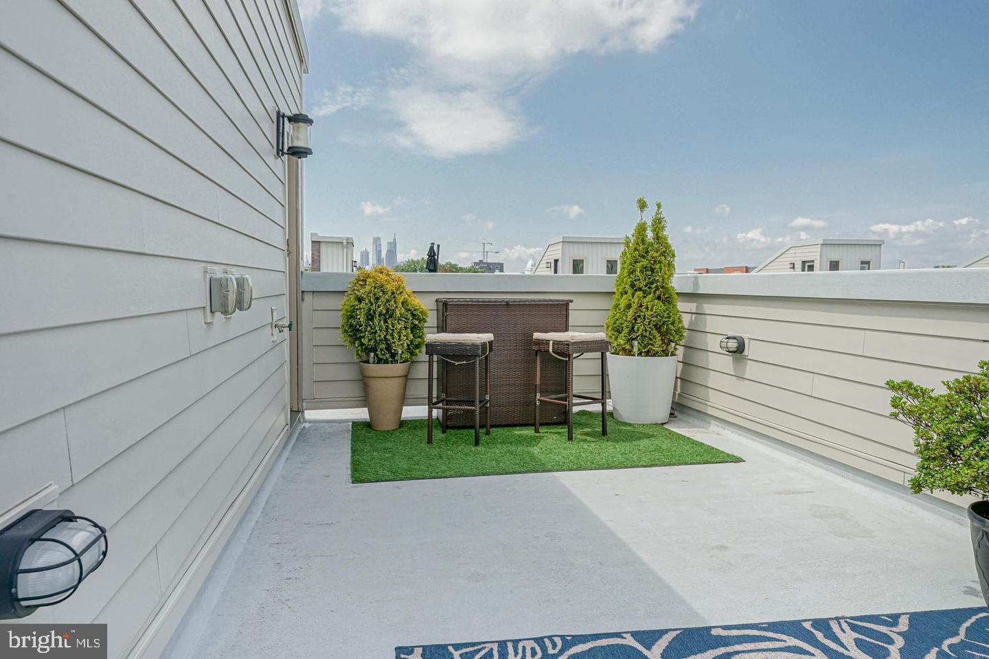 1100 E Hewson St Property Photo 25