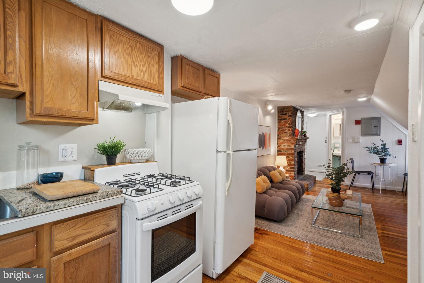 265 S 9th St #3r Property Photo 4