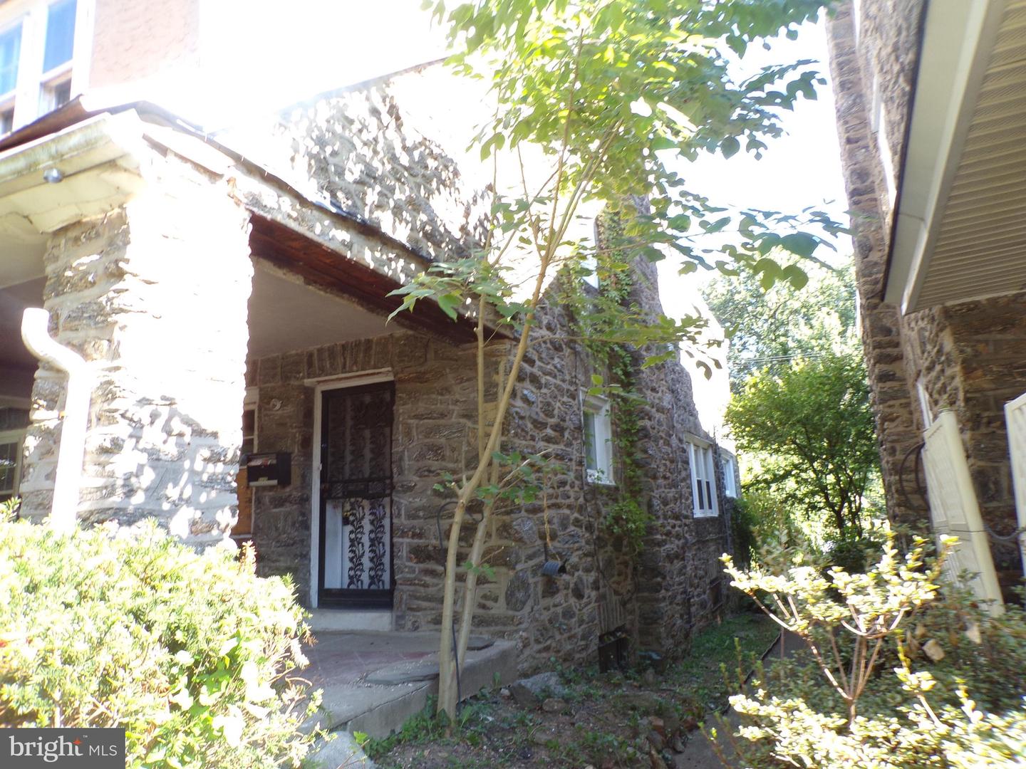 5125 Newhall St Property Photo 3