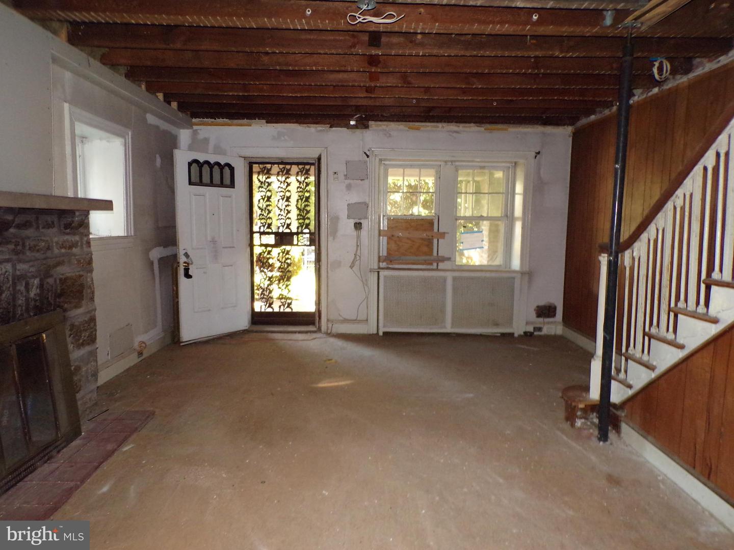 5125 Newhall St Property Photo 7
