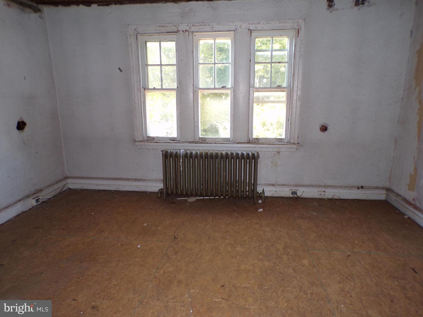 5125 Newhall St Property Photo 11