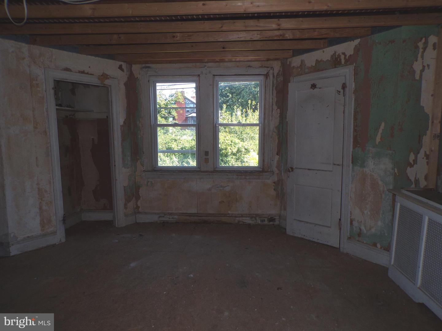 5125 Newhall St Property Photo 13