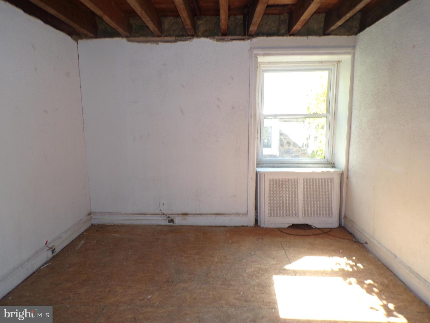 5125 Newhall St Property Photo 15