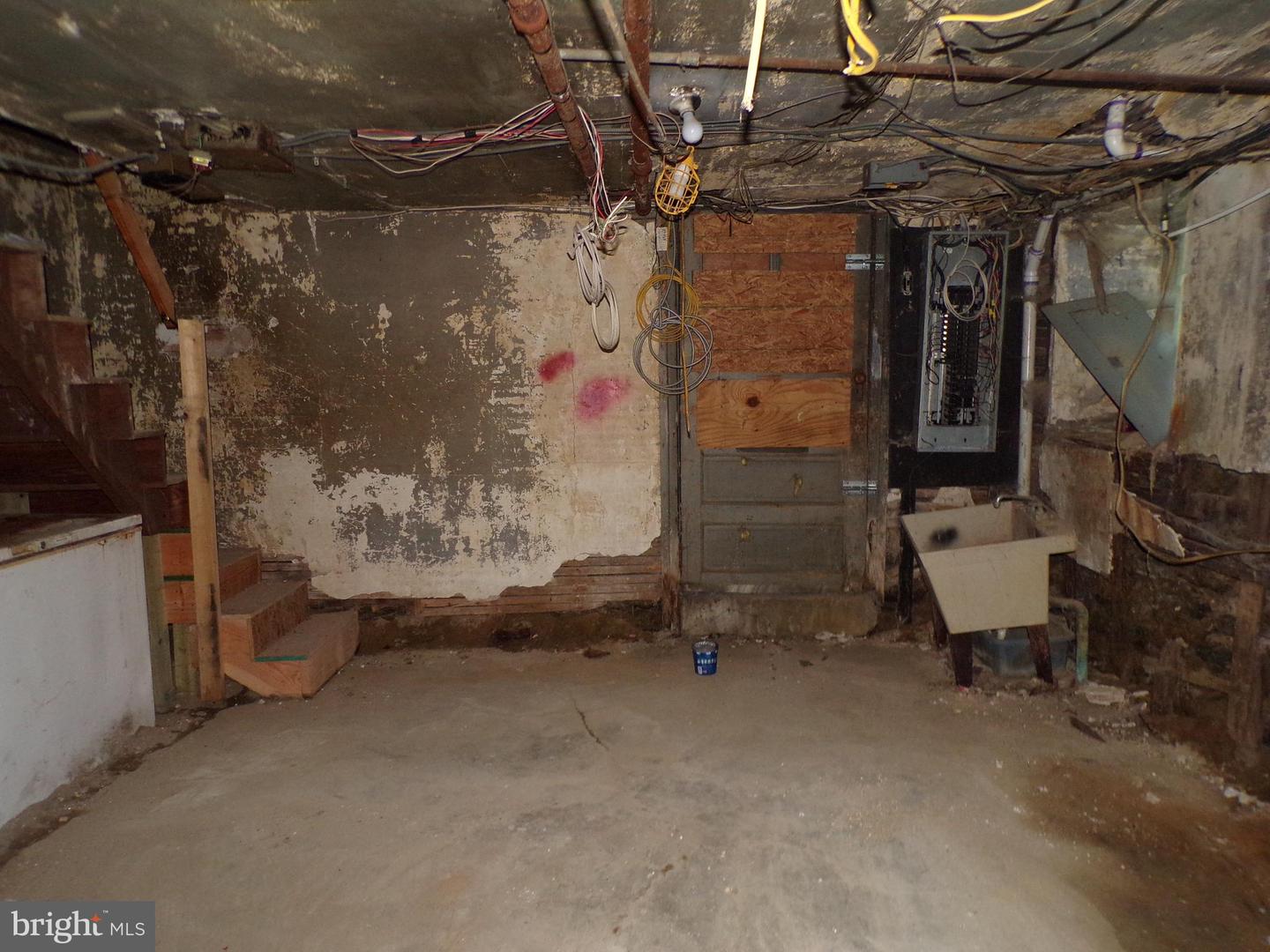 5125 Newhall St Property Photo 18