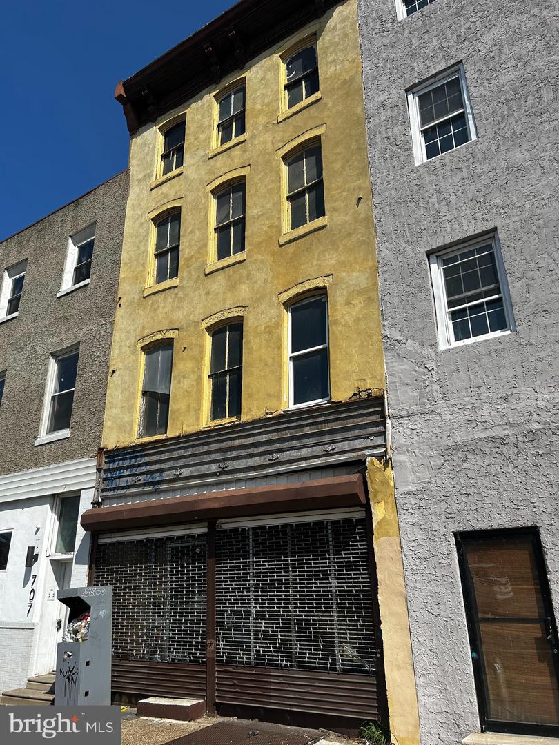 705 W Girard Ave Property Photo 1