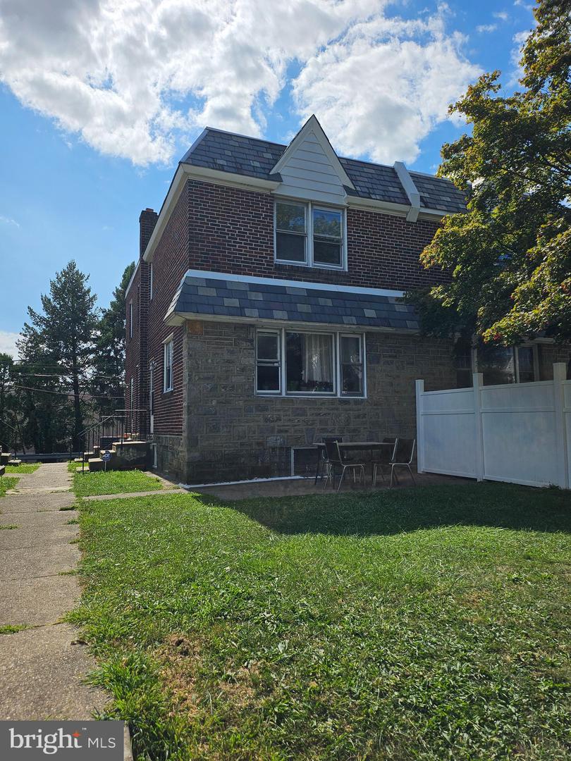 738 KERPER ST Property Photo 1